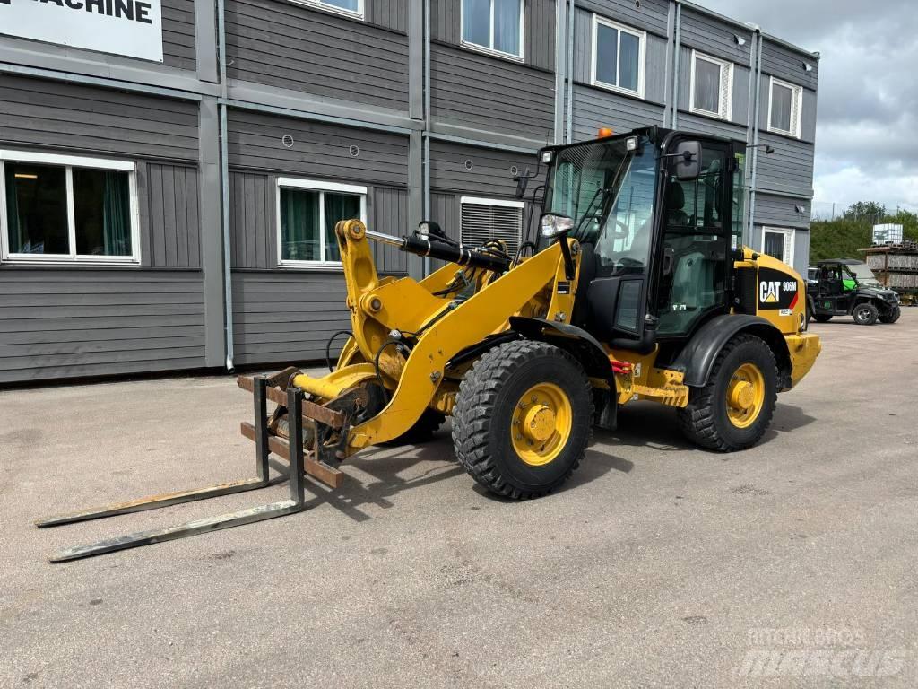 CAT 906M Фронтальні навантажувачі
