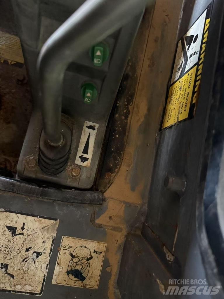 Takeuchi TL150 Гусеничні вантажники
