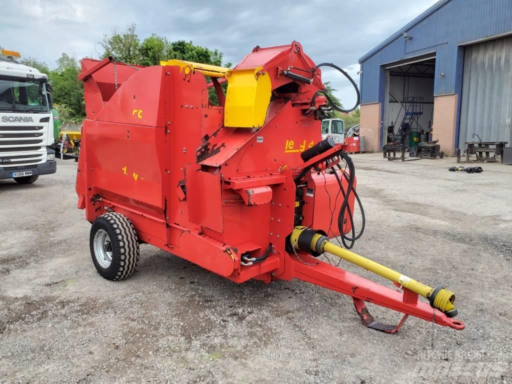 TEAGLE TOMAHAWK 8100 Роздрібнювачі, різаки і розпаковувачі тюків