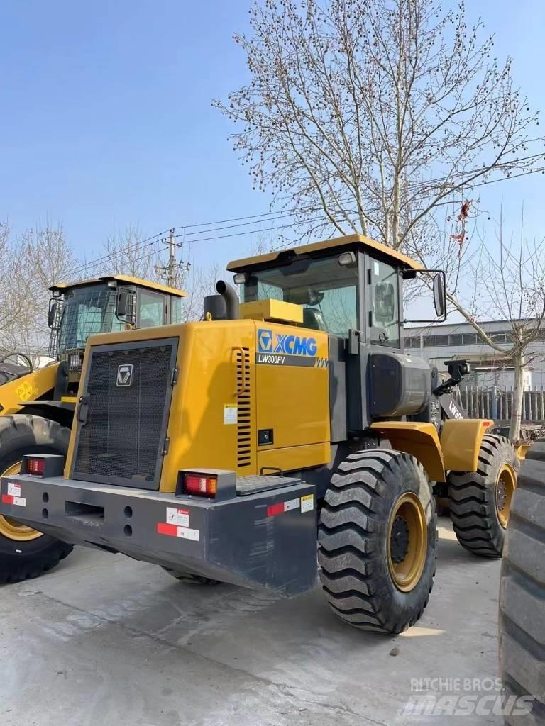 XCMG LW 300 FV Фронтальні навантажувачі