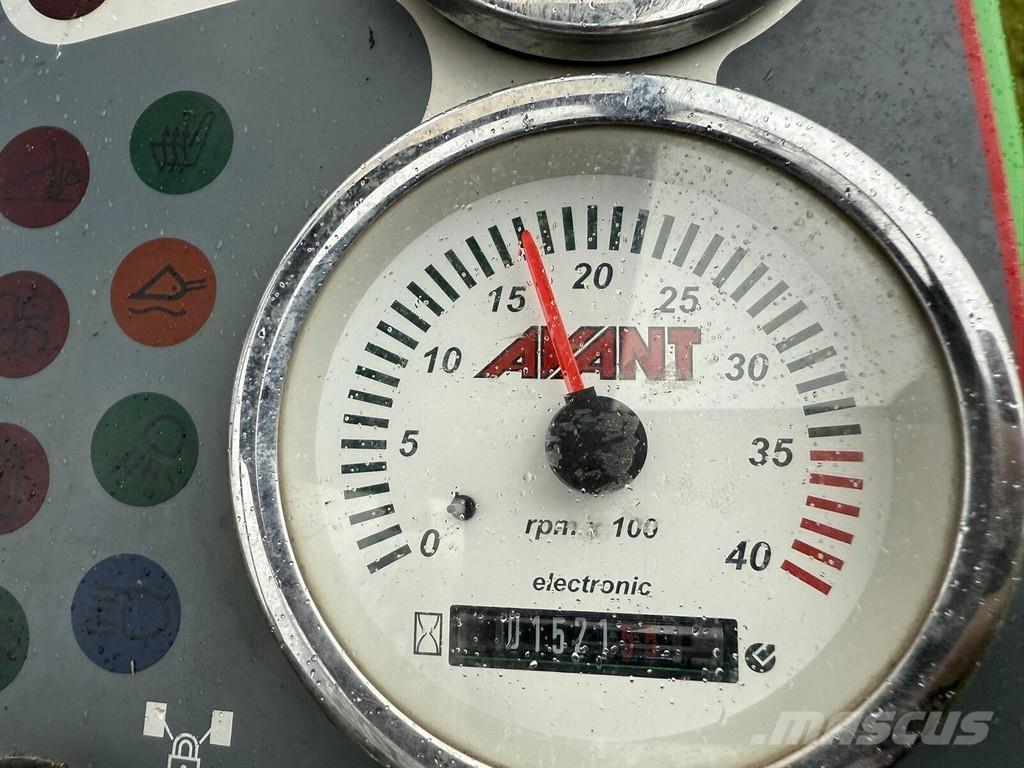 Avant 635 Фронтальні навантажувачі