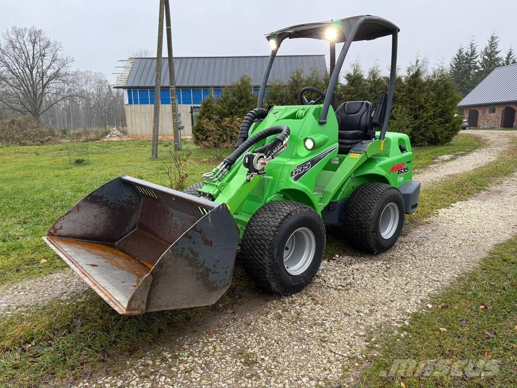 Avant 635 Фронтальні навантажувачі