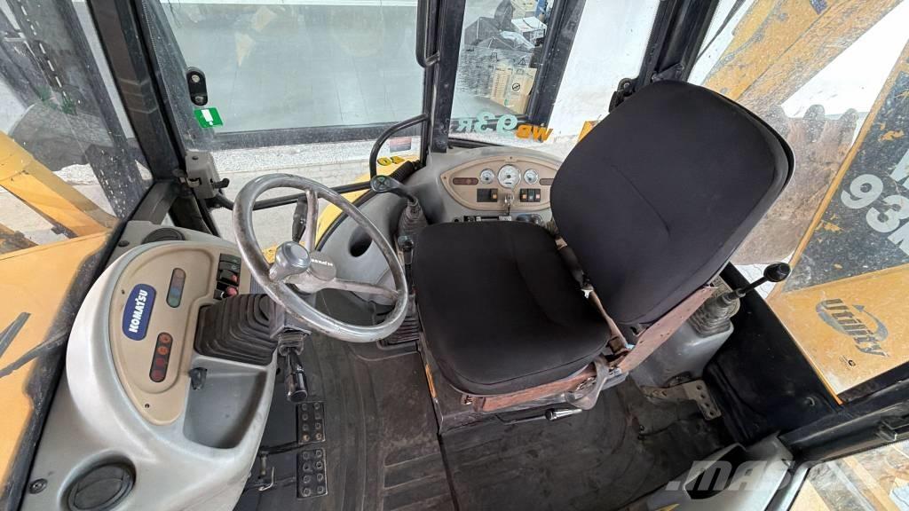 Komatsu WB 93 R Екскаватори-навантажувачі