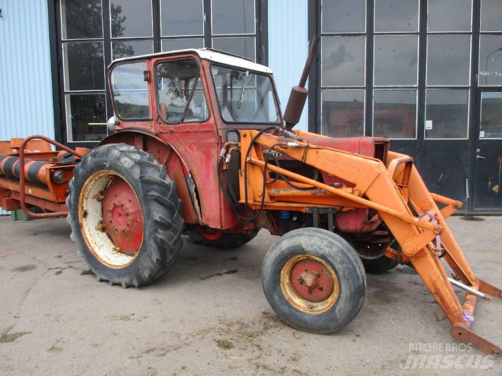IH 523 Трактори