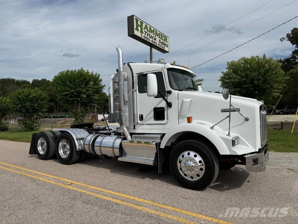 Kenworth T 800 Тягачі
