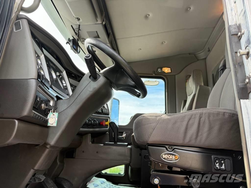 Kenworth T 800 Тягачі