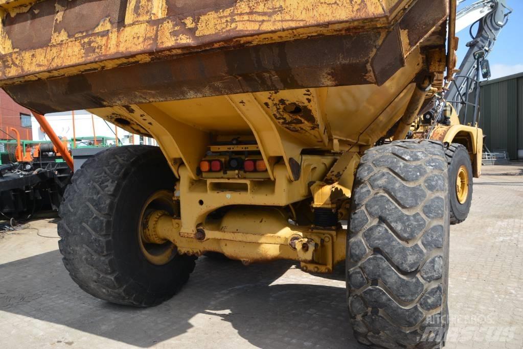 CAT 735 Зчленовані самоскиди