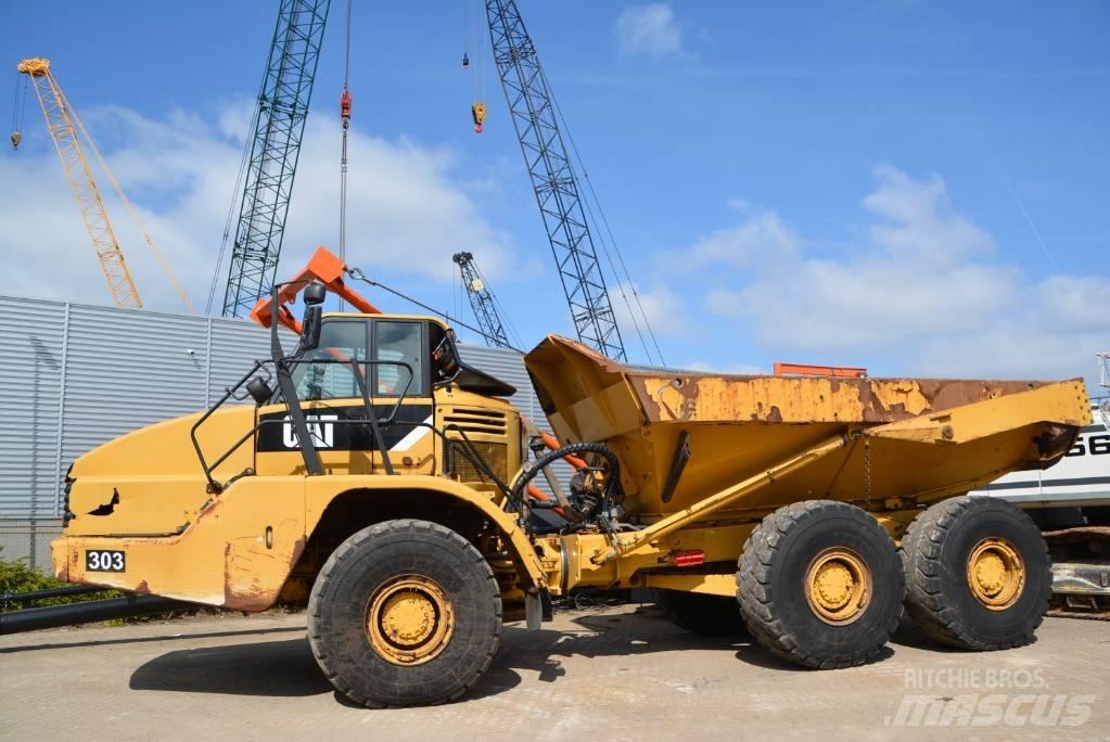 CAT 735 Зчленовані самоскиди
