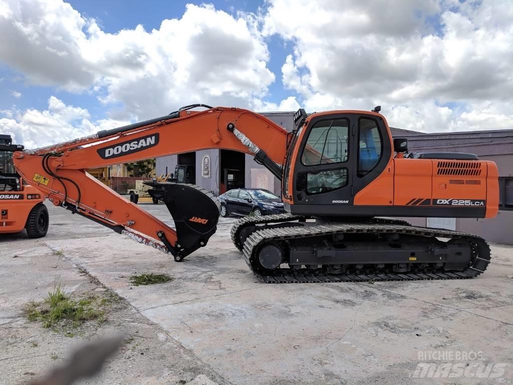 Doosan DX 225 LCA Гусеничні екскаватори