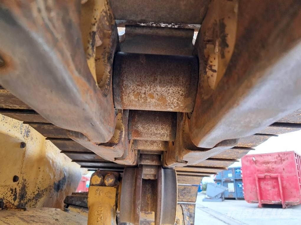 Komatsu D61PXI-24E0 Гусеничні бульдозери