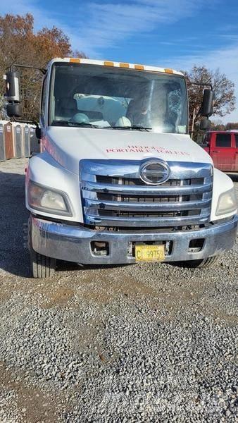 Hino Toilet Truck Вантажівки-цистерни
