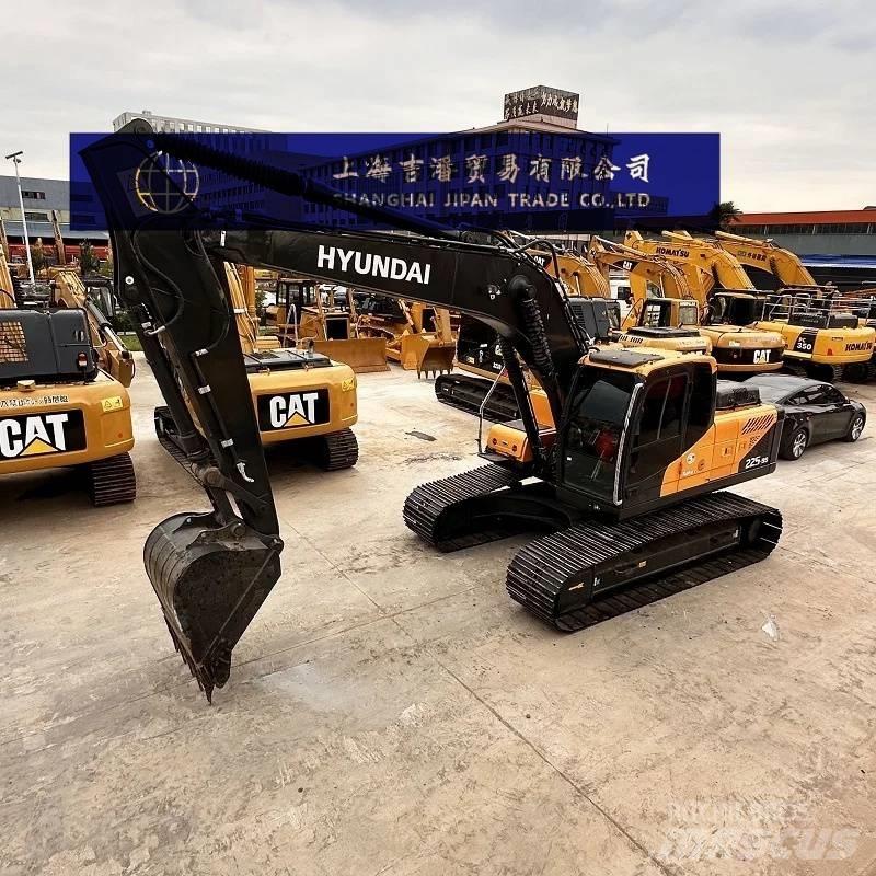 Hyundai R225 Гусеничні екскаватори
