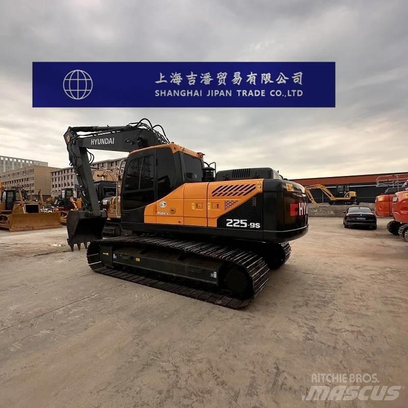 Hyundai R225 Гусеничні екскаватори
