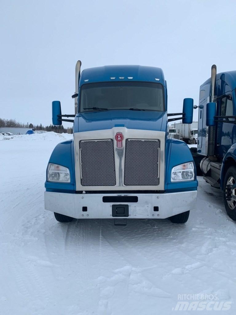 Kenworth T-880 Тягачі