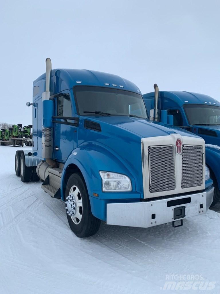 Kenworth T-880 Тягачі