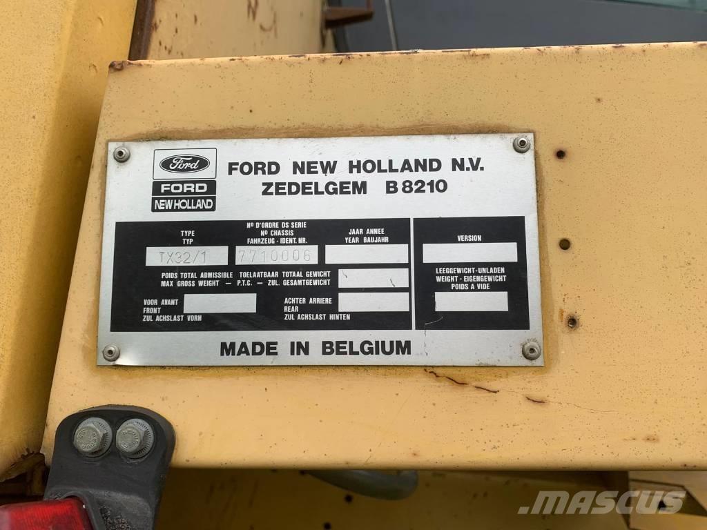 New Holland TX 32 Зернозбиральні комбайни