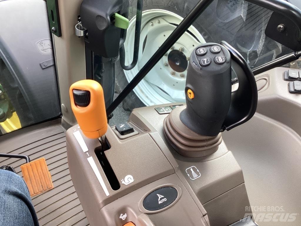John Deere 6120M Трактори