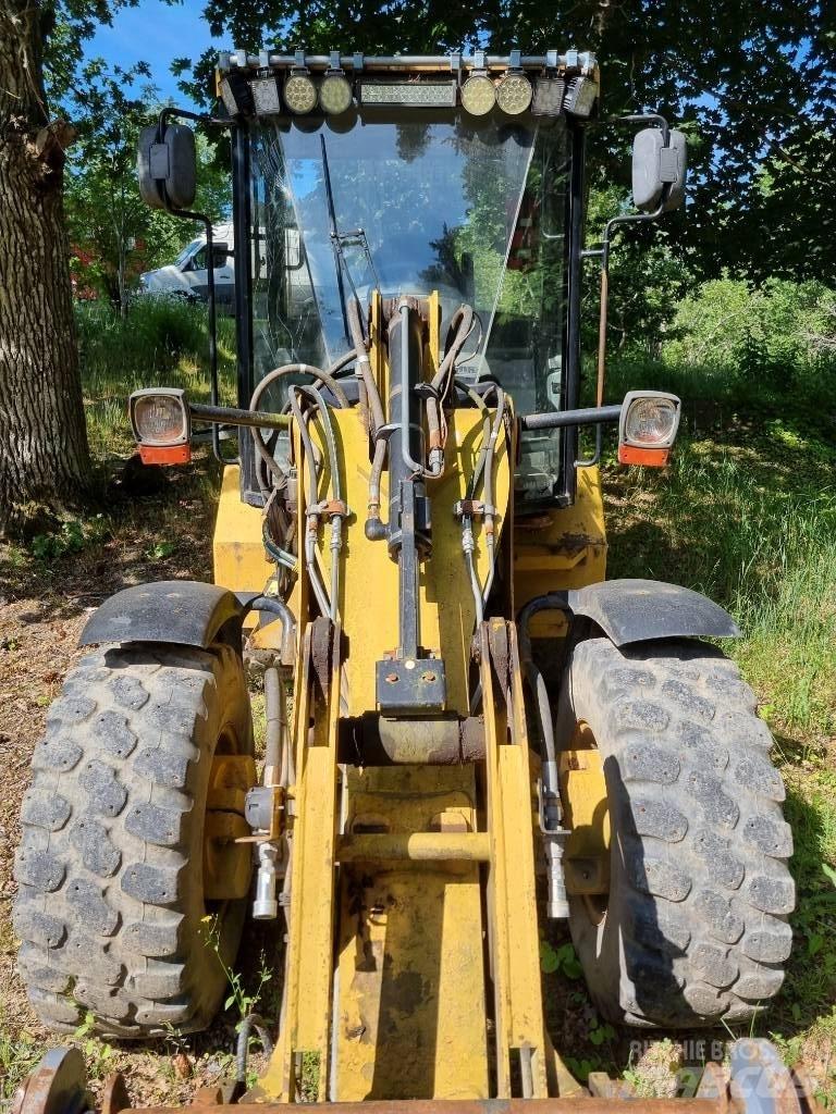 CAT 906 Фронтальні навантажувачі
