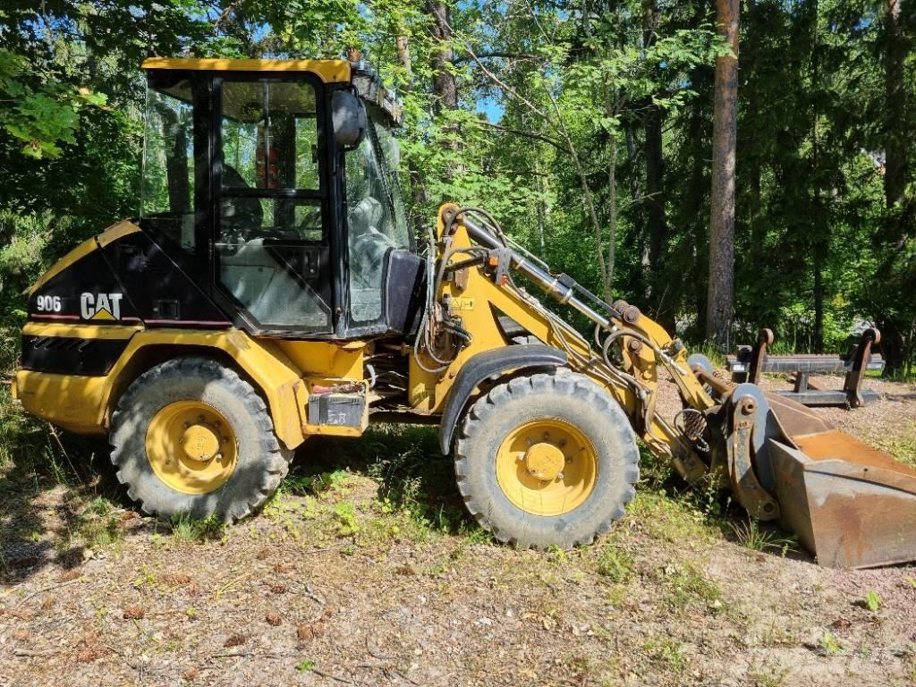 CAT 906 Фронтальні навантажувачі