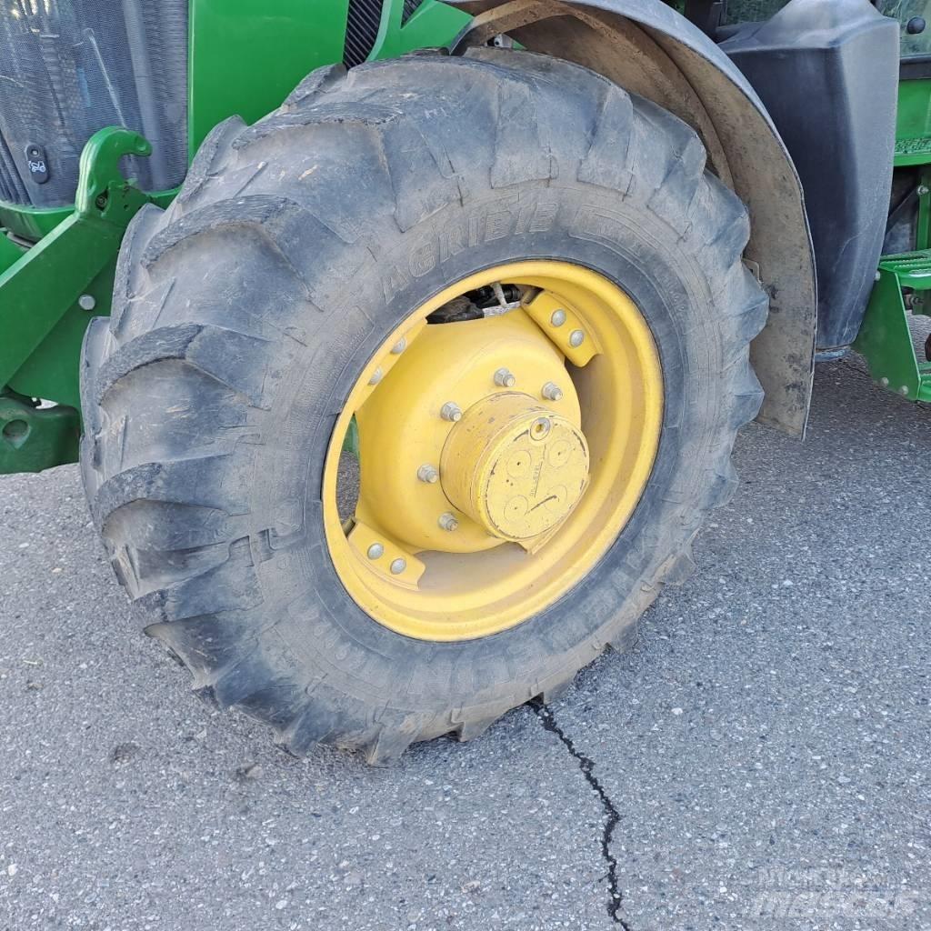 John Deere 5125R Трактори