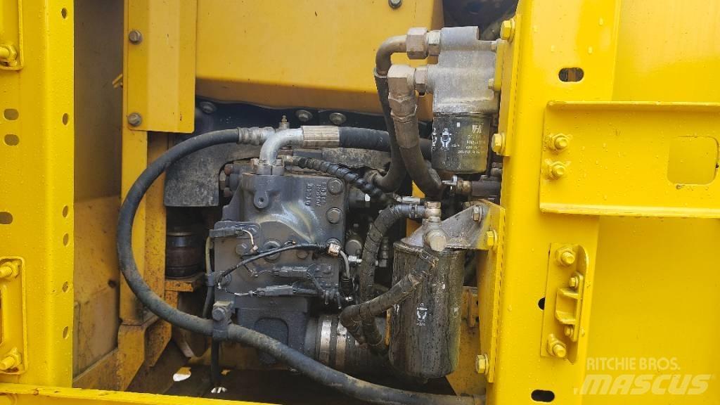 Komatsu PC130-7 Гусеничні екскаватори