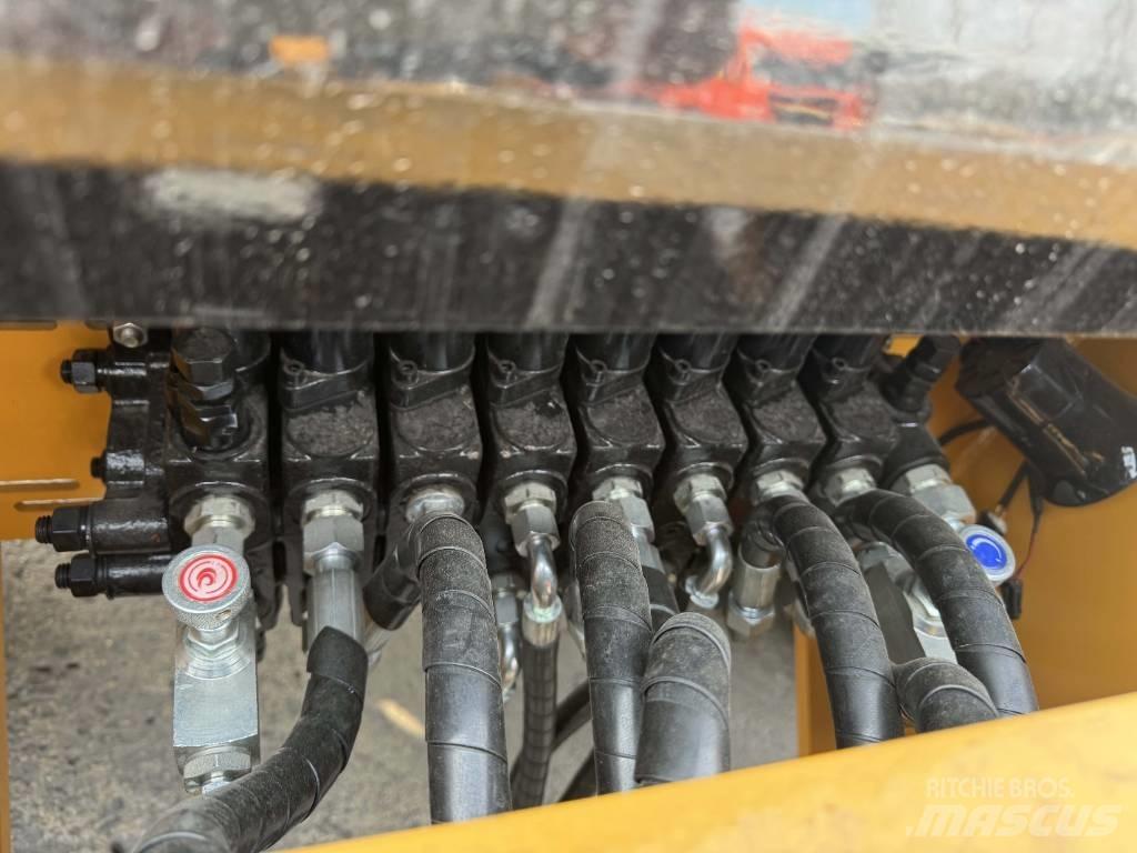 CAT 420 F Екскаватори-навантажувачі