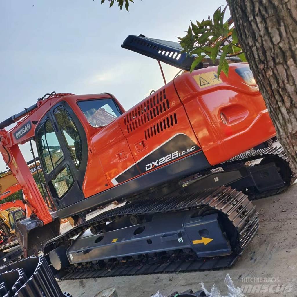 Doosan DX 225 LC Гусеничні екскаватори