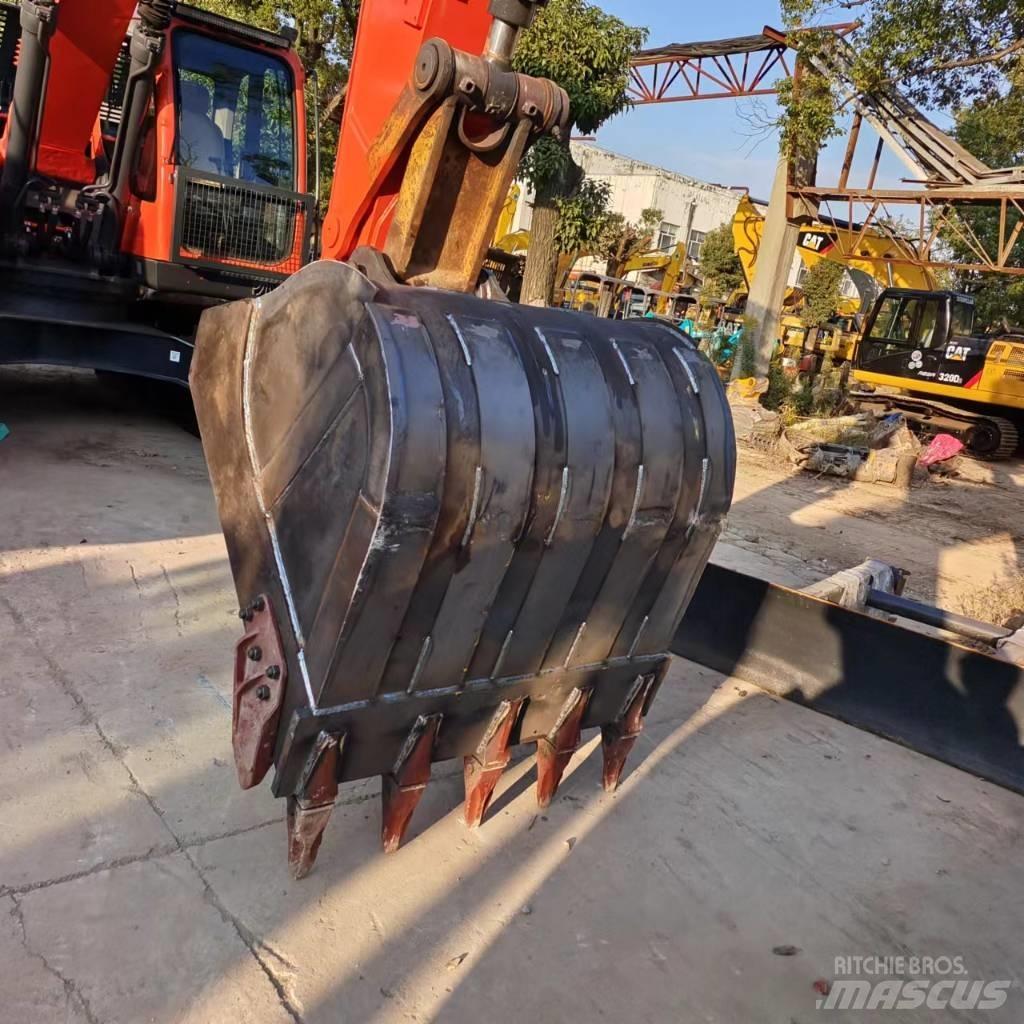 Doosan DX 225 LC Гусеничні екскаватори