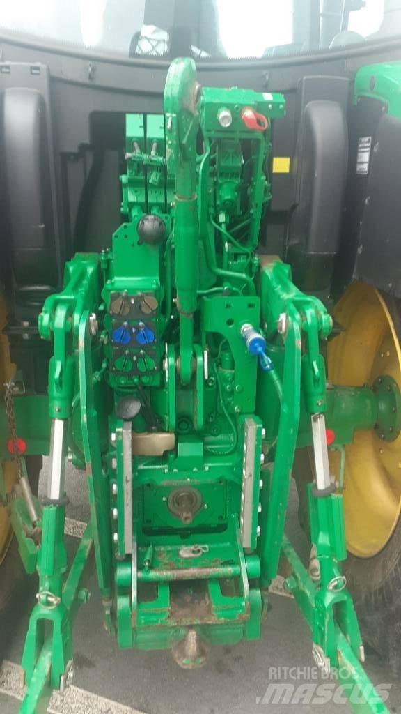 John Deere 6120 R Трактори