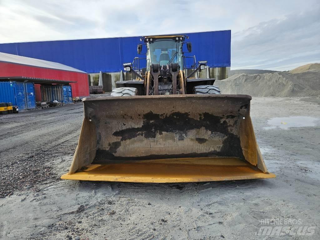 CAT 982 M Фронтальні навантажувачі
