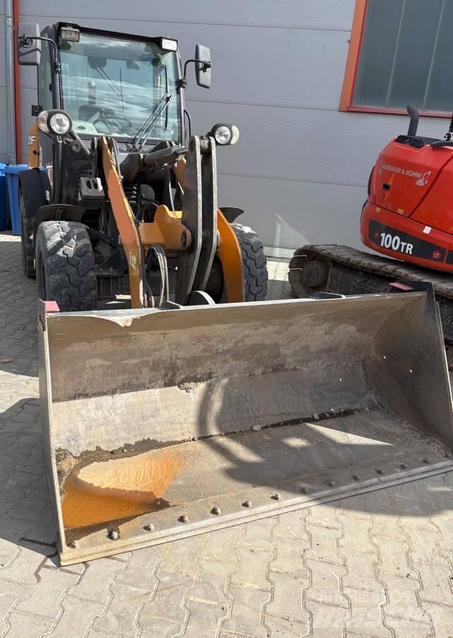 CASE 121F Фронтальні навантажувачі