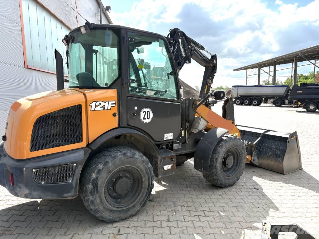 CASE 121F Фронтальні навантажувачі