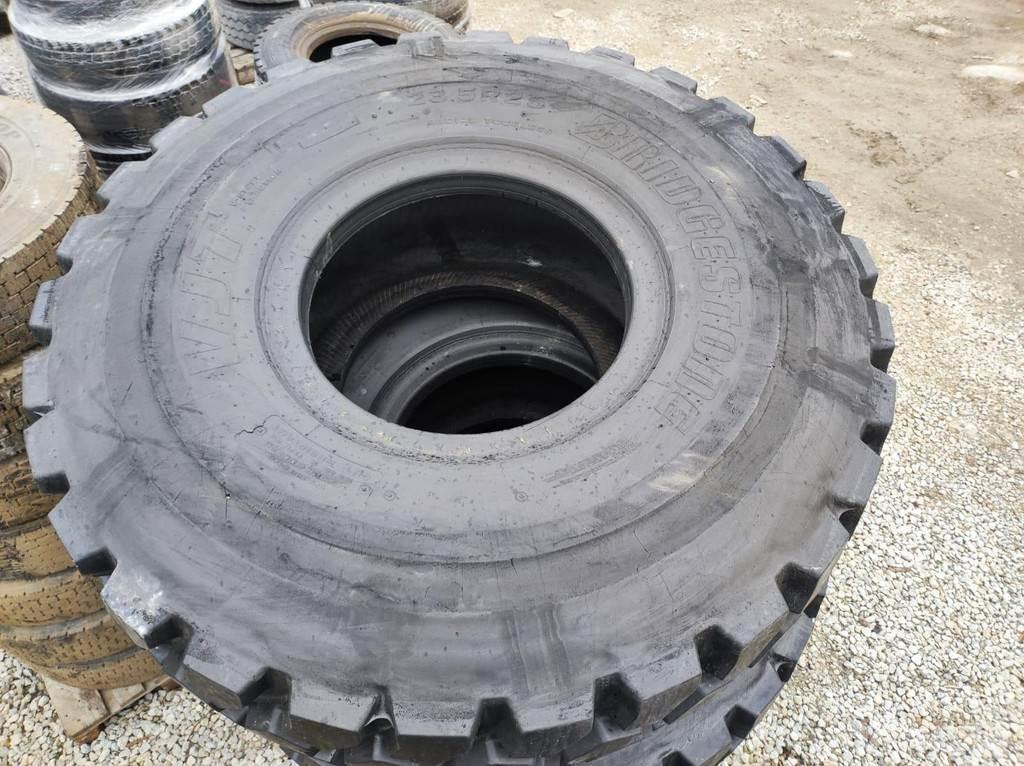  23.5 R25 tires Шини