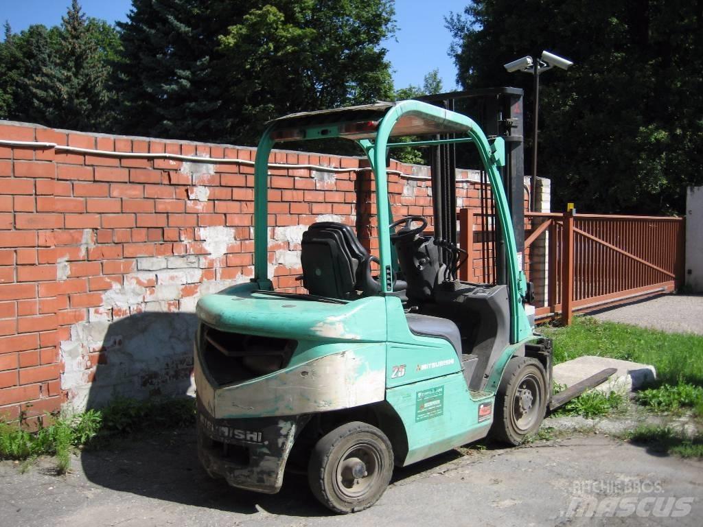 Mitsubishi FD25N Дизельні навантажувачі