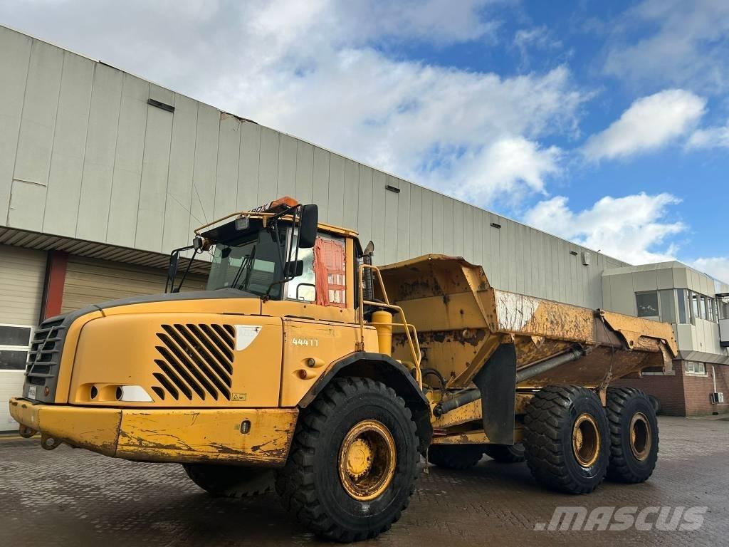 Volvo A 25 D Зчленовані самоскиди