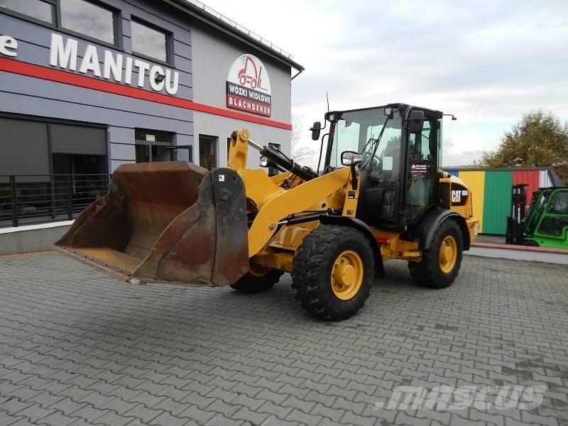 CAT 906M Фронтальні навантажувачі