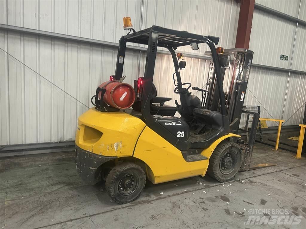 Komatsu FG25HT-17 Газові навантажувачі