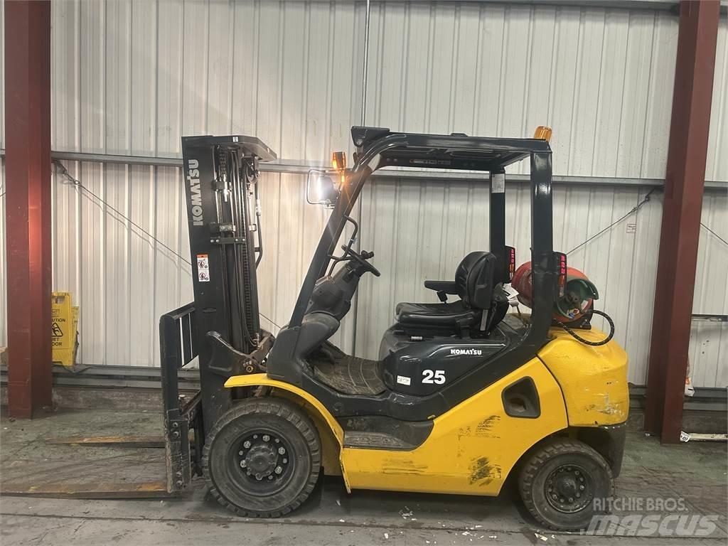 Komatsu FG25HT-17 Газові навантажувачі