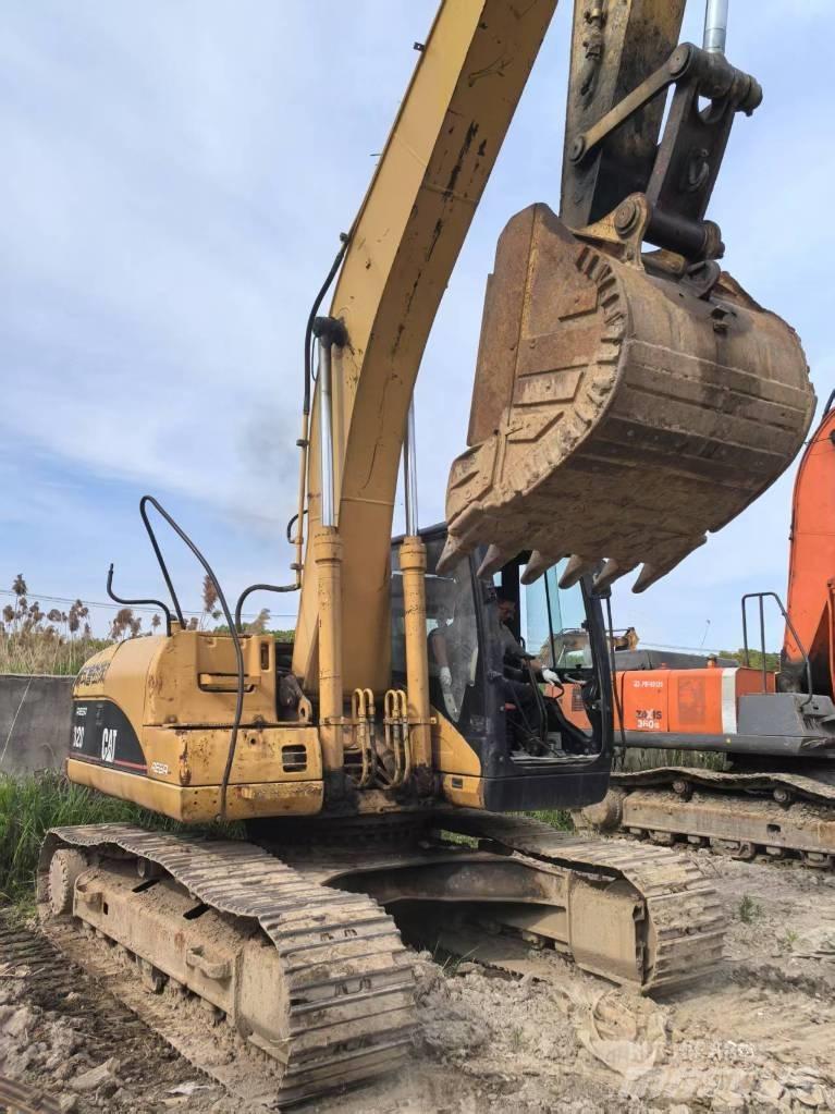 CAT 320 C Гусеничні екскаватори