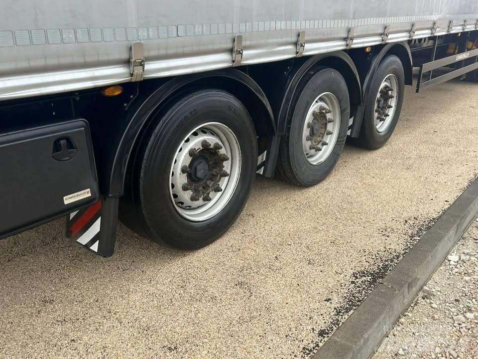 Schwarzmüller S1  J Тентовані причепи