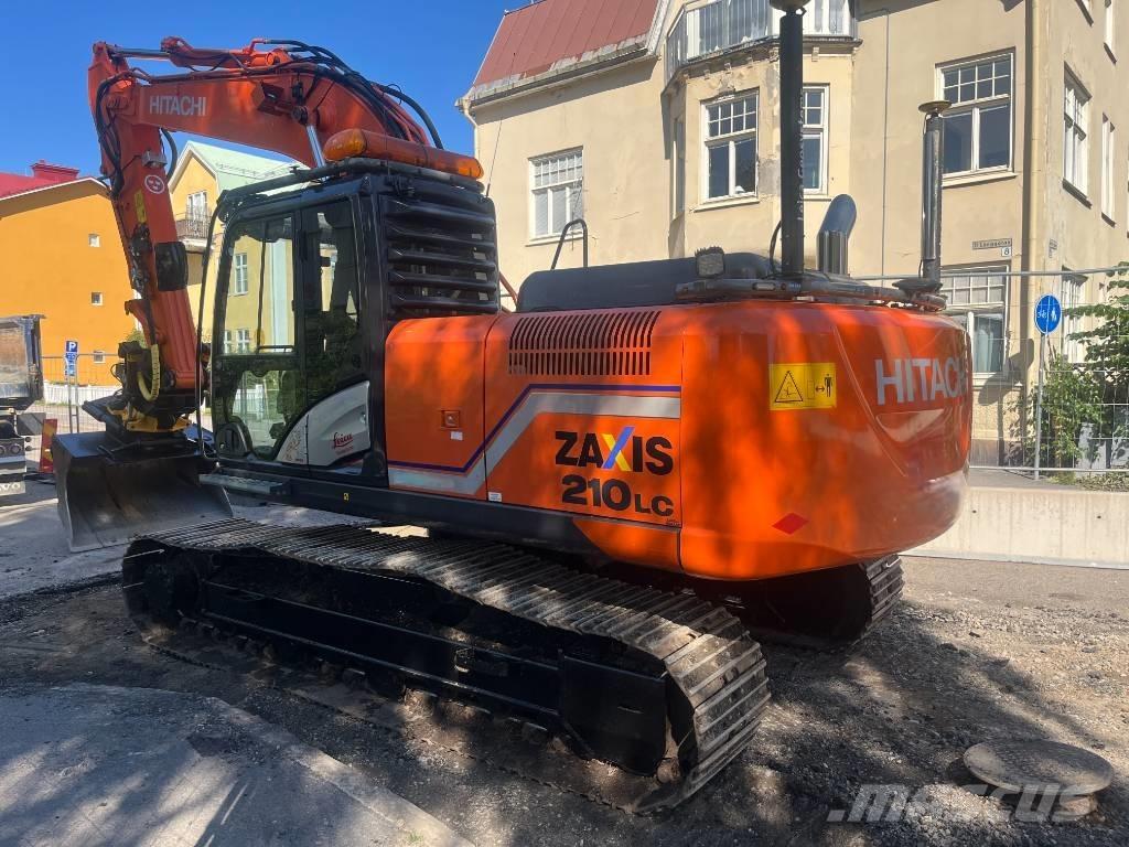 Hitachi ZX 210 Гусеничні екскаватори