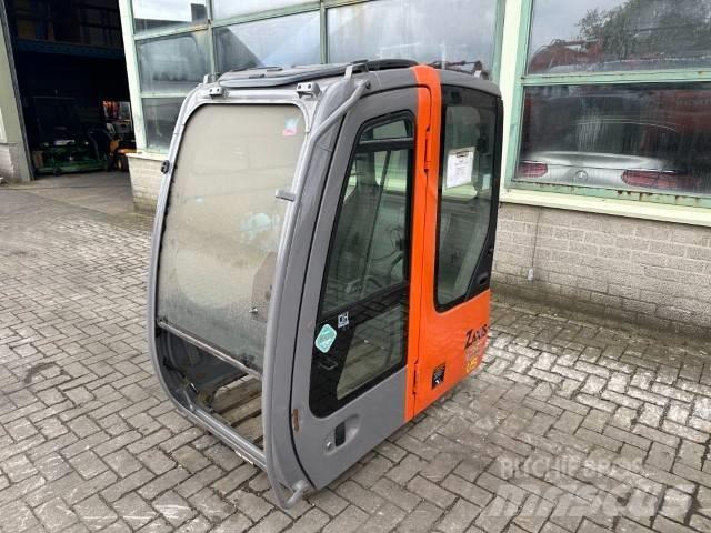 Hitachi Zaxis Кабіна