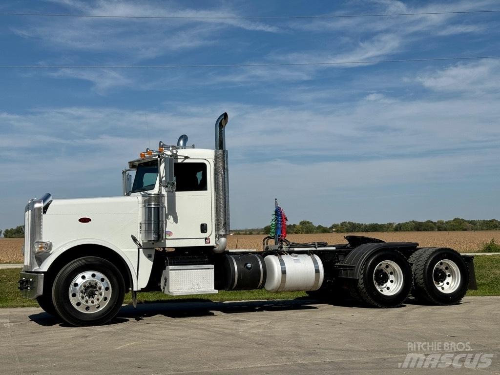 Peterbilt 388 Тягачі