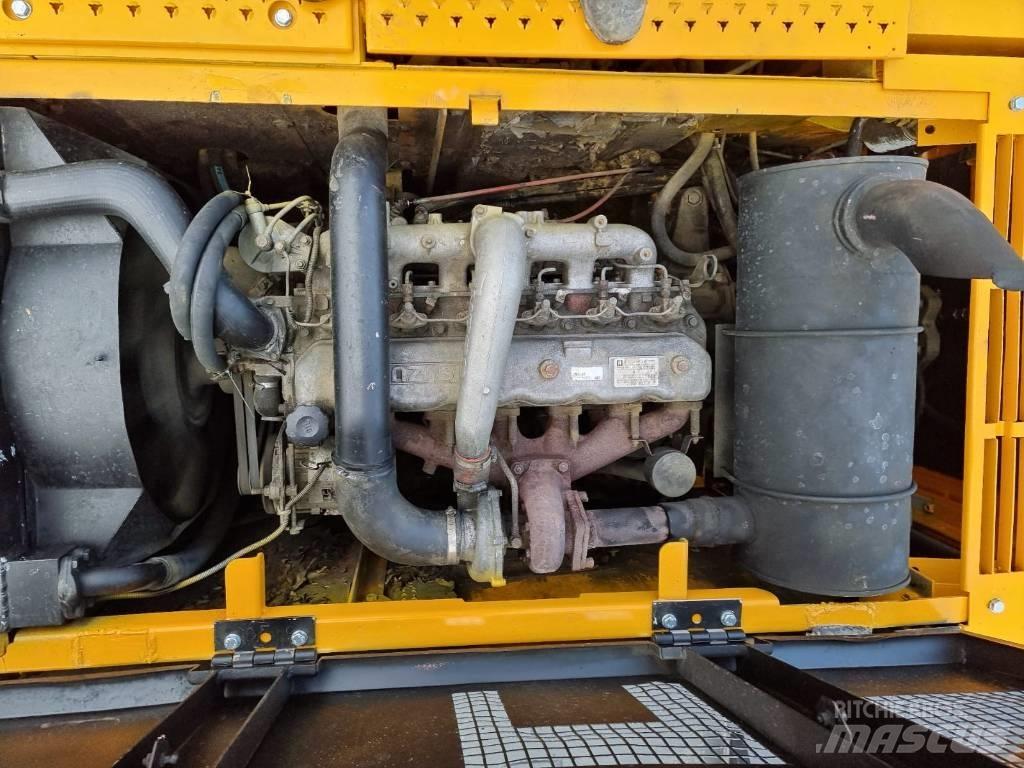 JCB JS 220 LC Гусеничні екскаватори