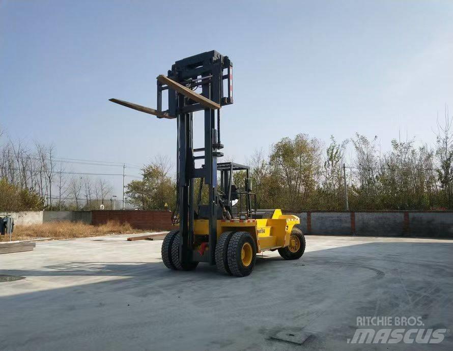 Komatsu FD 200 Дизельні навантажувачі