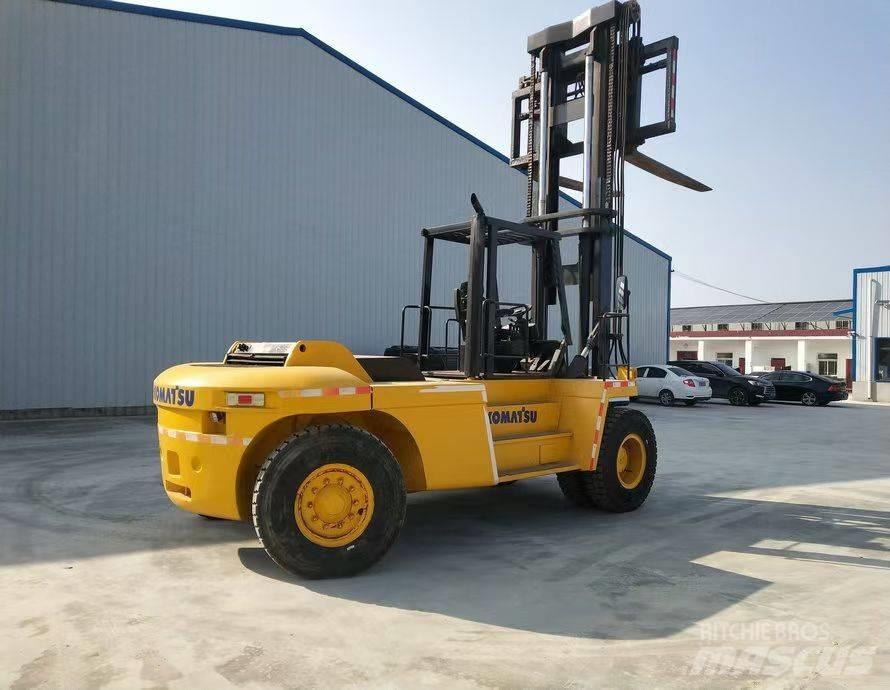 Komatsu FD 200 Дизельні навантажувачі