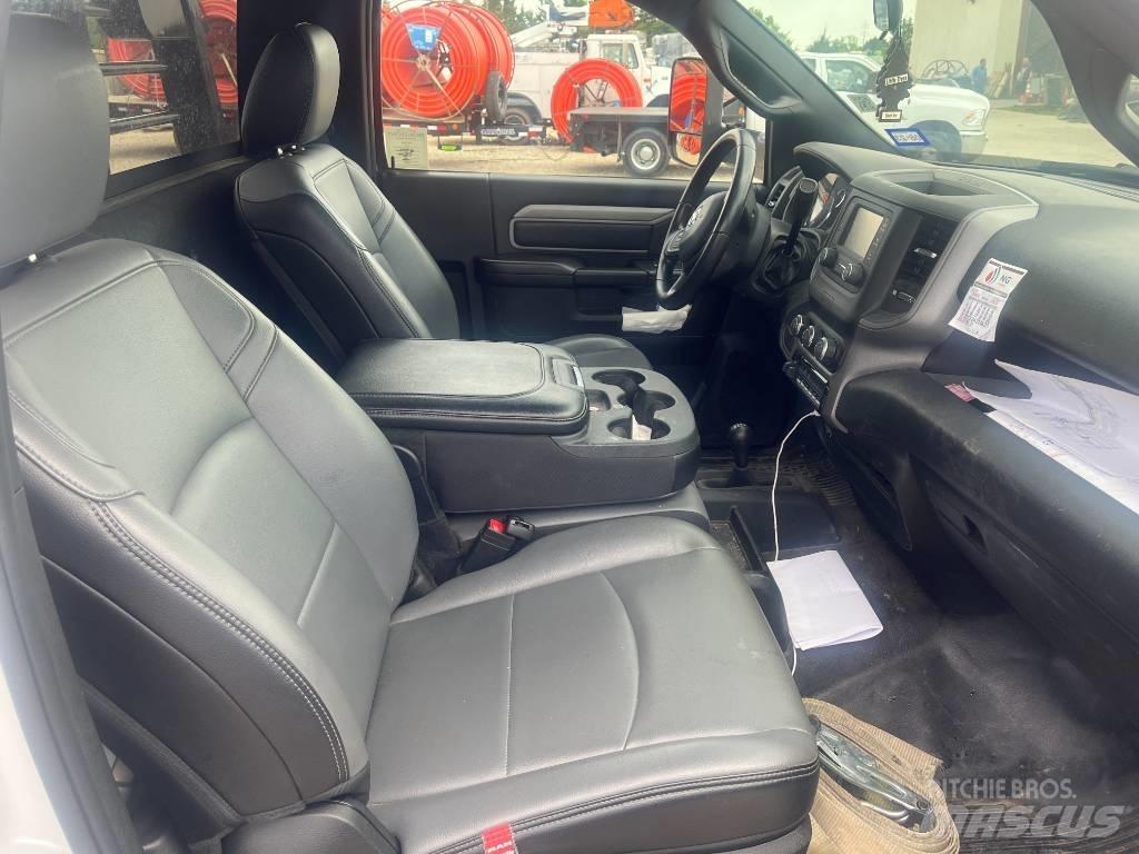 RAM 5500 Вантажівки-платформи/бокове розвантаження