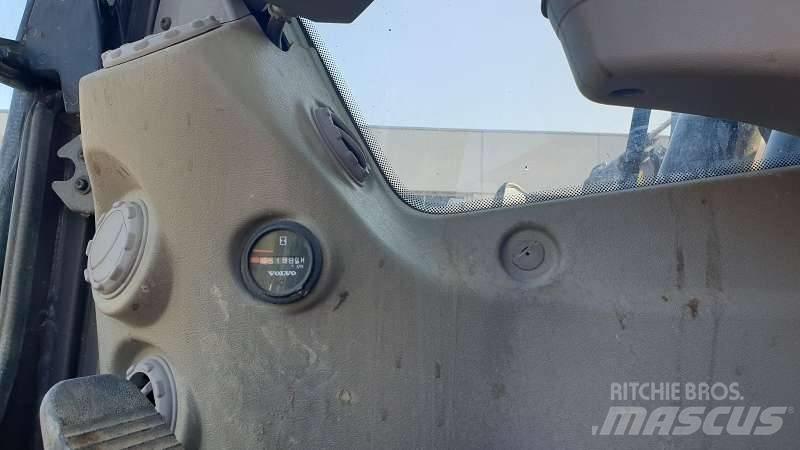 Volvo EW 210 C Колісні екскаватори