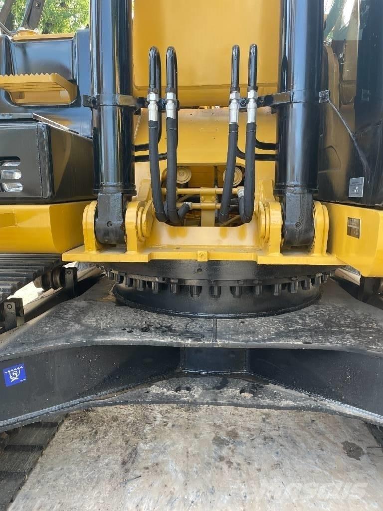 CAT 330 Середні екскаватори 7т. - 12т.