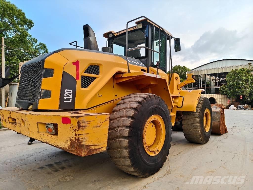 Volvo L 120 Фронтальні навантажувачі